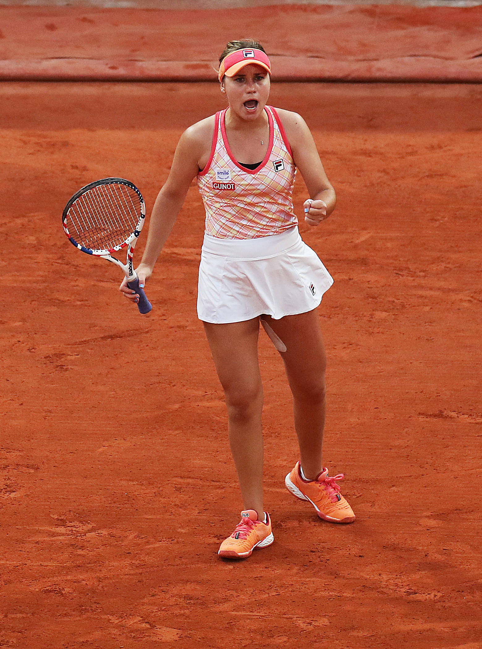 科维托娃重返赛场，领先优势明显首场状态出色，DWG观众沸腾！