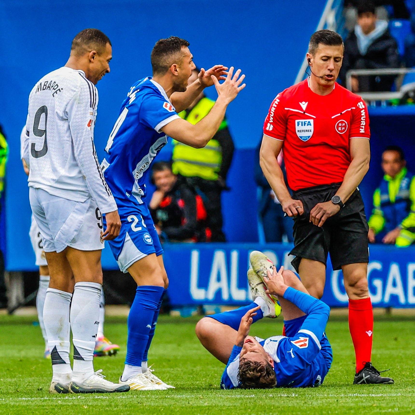 九游娱乐入口-姆巴佩重返赛场，比赛局势复杂首场状态出色，SKT观众沸腾！-九游娱乐入口