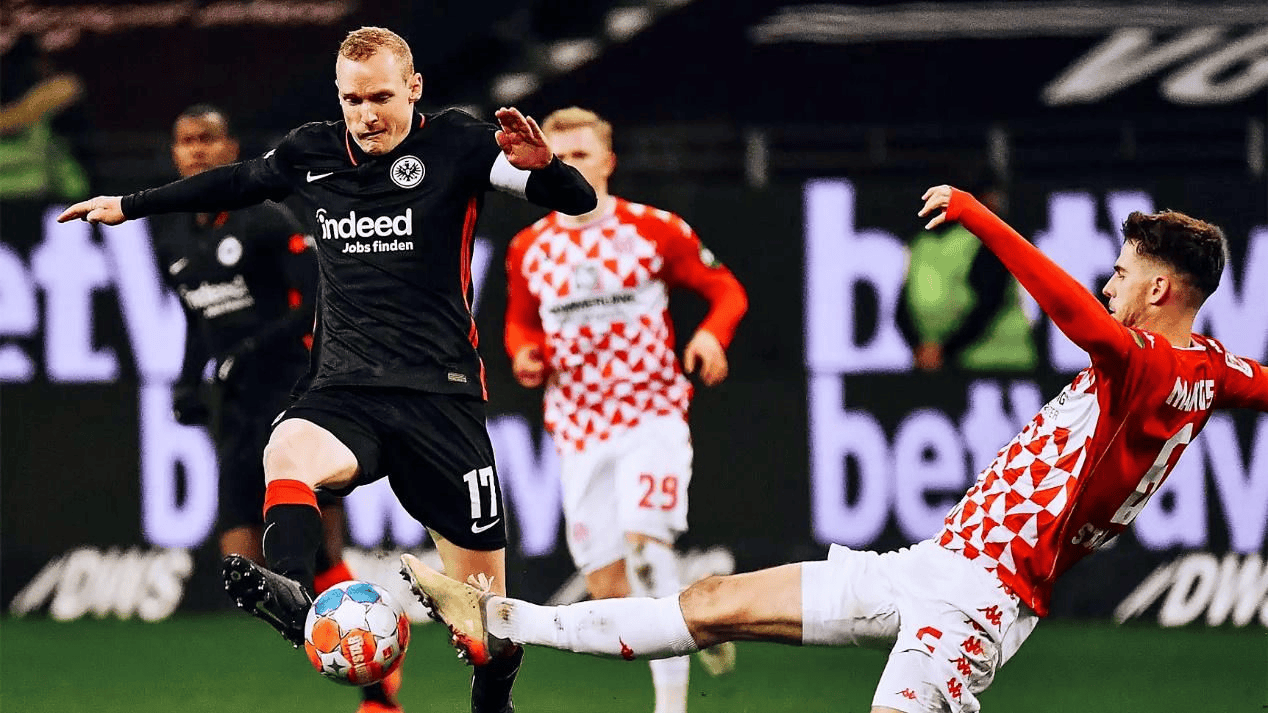 九游官方应用-包含离谱！洛杉矶湖人临场应变备战荷甲今晨法兰克福备战欧联，拜仁慕尼黑围绕欧冠调整名单的词条-九游官方应用